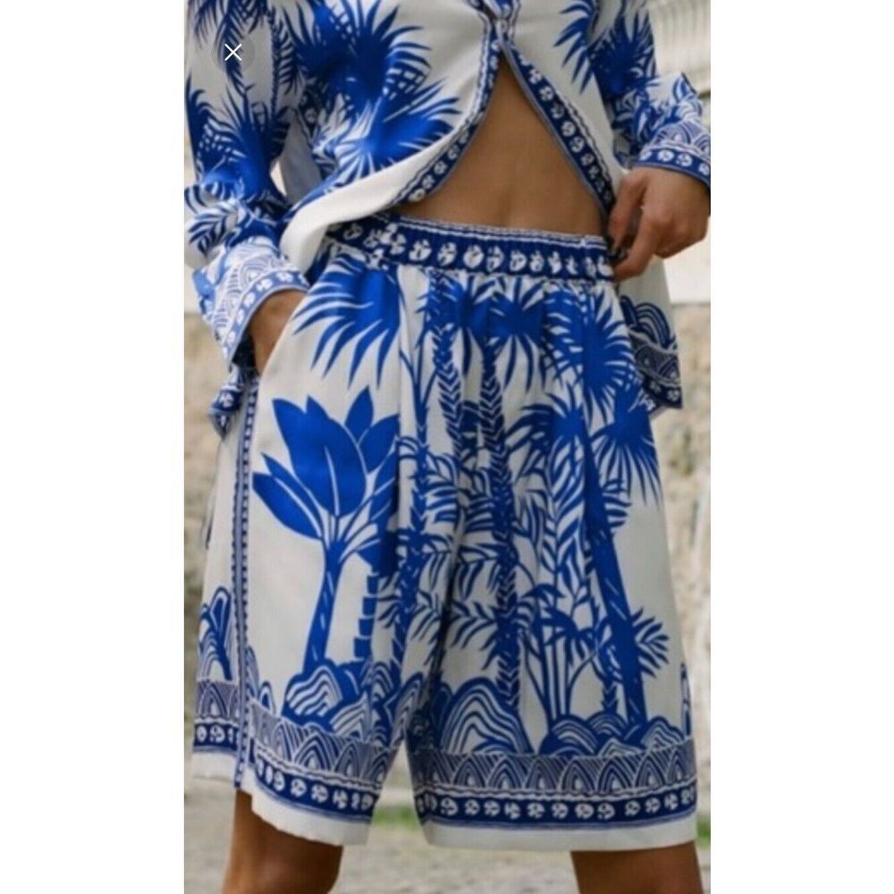 Zara Shorts Size X-Small White Blue Floral Bermuda Printed‎ Elastic Waist